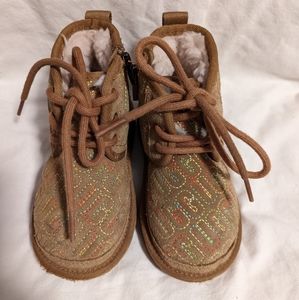 Kids US Size 9 Boots UGG Neumel II Graphic Stitch